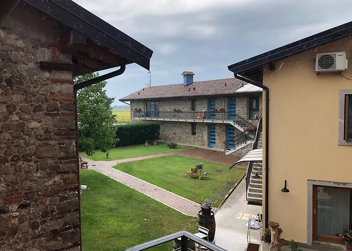 Agriturismo Borgo Chiasalp Farmház *